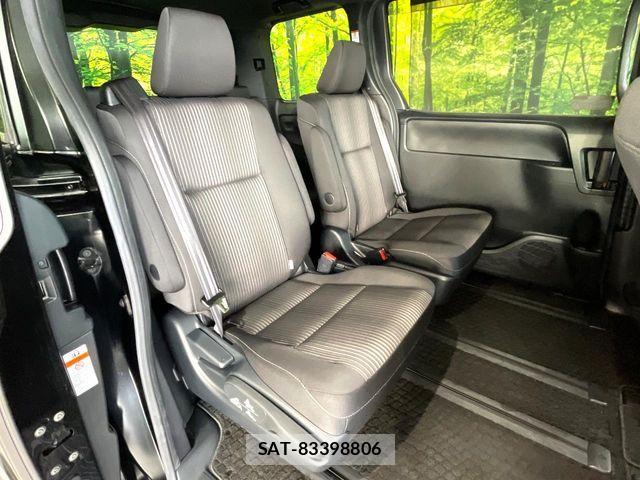 Toyota NOAH 2017-10 8881203-9