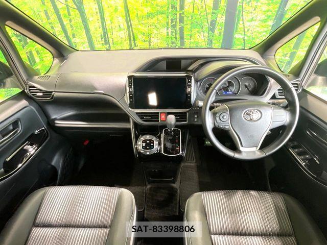 Toyota NOAH 2017-10 8881203-1