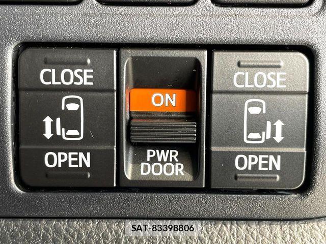 Toyota NOAH 2017-10 8881203-2
