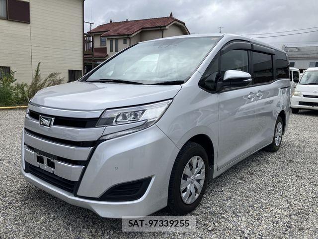 Toyota NOAH 2021-08 8881206-0