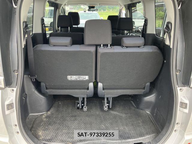 Toyota NOAH 2021-08 8881206-11