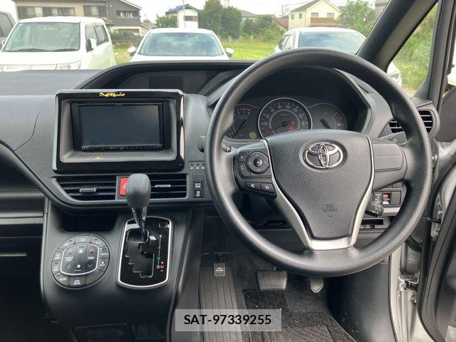 Toyota NOAH 2021-08 8881206-12