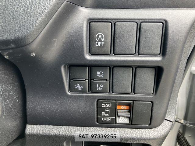 Toyota NOAH 2021-08 8881206-14