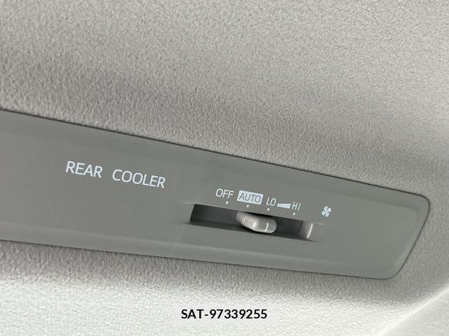 Toyota NOAH 2021-08 8881206-21