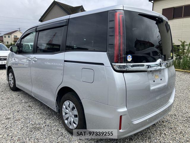 Toyota NOAH 2021-08 8881206-2