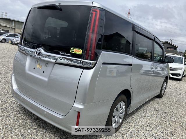 Toyota NOAH 2021-08 8881206-5