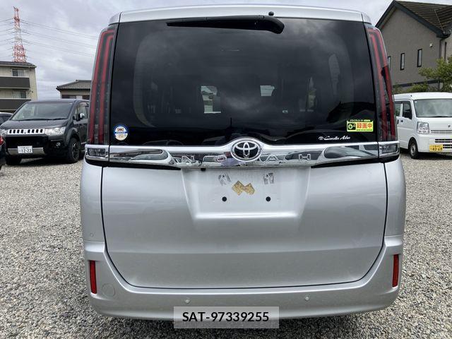 Toyota NOAH 2021-08 8881206-6