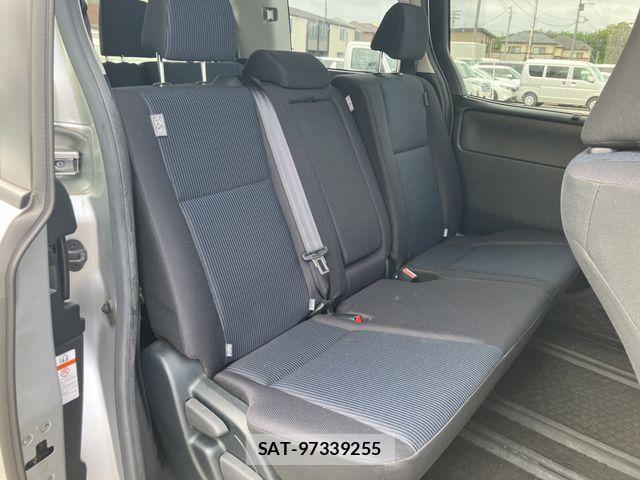Toyota NOAH 2021-08 8881206-7