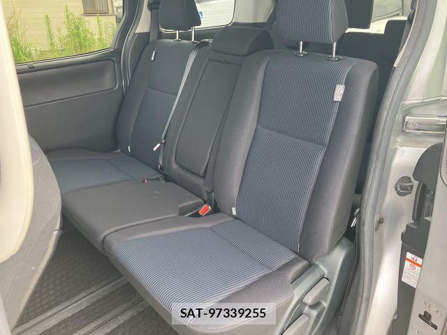 Toyota NOAH 2021-08 8881206-8