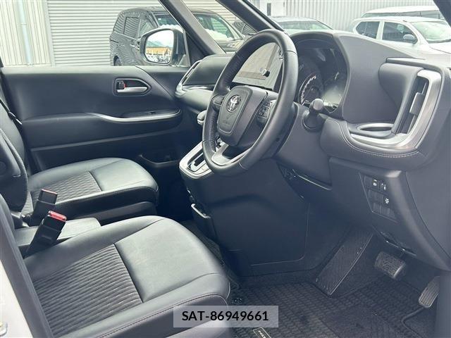 Toyota NOAH 2025-06 8881196-13
