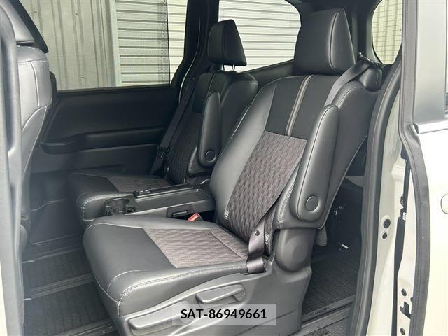 Toyota NOAH 2025-06 8881196-15