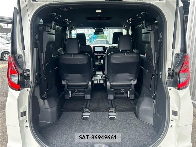 Toyota NOAH 2025-06 8881196-17