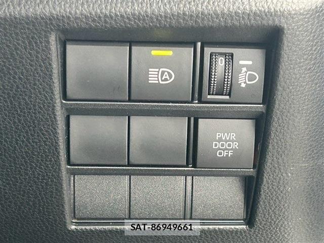 Toyota NOAH 2025-06 8881196-27