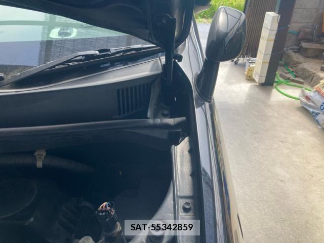 Toyota NOAH 2005-10 8884065-17