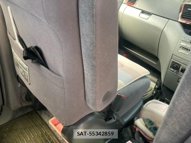 Toyota NOAH 2005-10 8884065-19