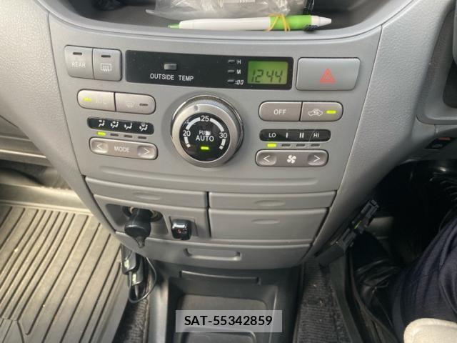 Toyota NOAH 2005-10 8884065-22