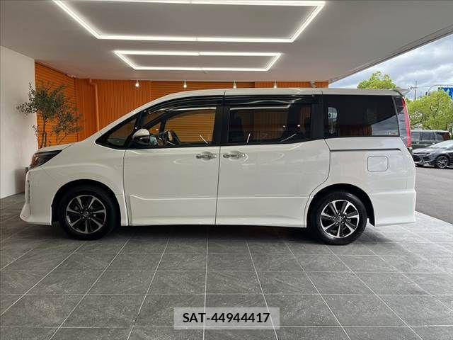 Toyota NOAH 2018-07 8884059-10