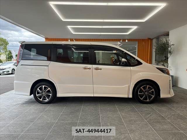 Toyota NOAH 2018-07 8884059-11