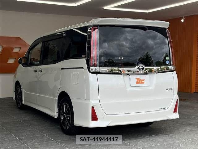 Toyota NOAH 2018-07 8884059-12