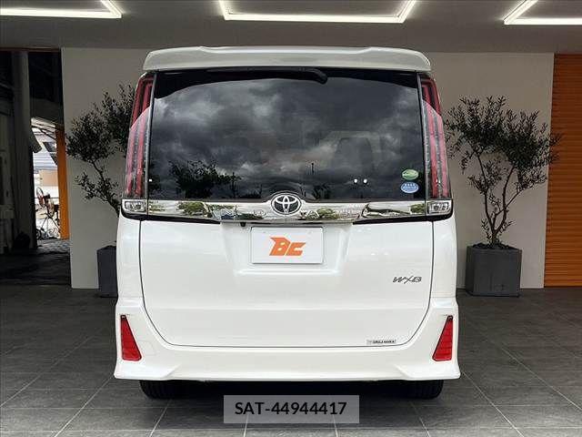 Toyota NOAH 2018-07 8884059-13