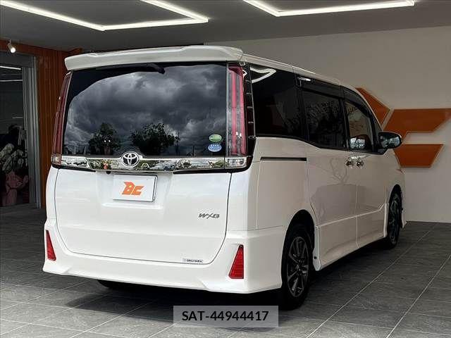 Toyota NOAH 2018-07 8884059-14