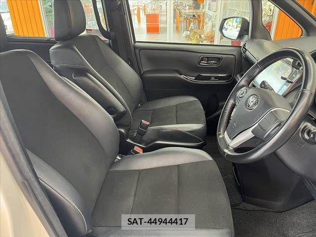 Toyota NOAH 2018-07 8884059-15
