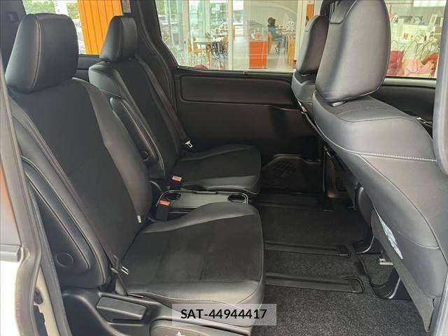 Toyota NOAH 2018-07 8884059-17