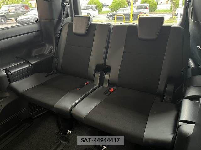 Toyota NOAH 2018-07 8884059-19