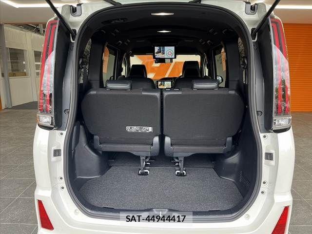Toyota NOAH 2018-07 8884059-20