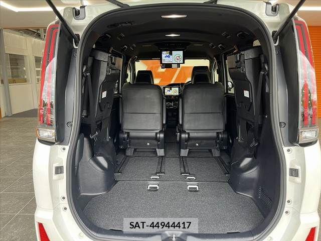 Toyota NOAH 2018-07 8884059-21
