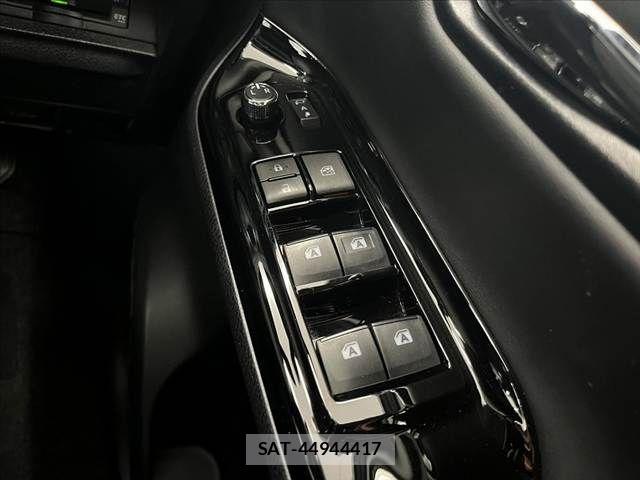 Toyota NOAH 2018-07 8884059-23
