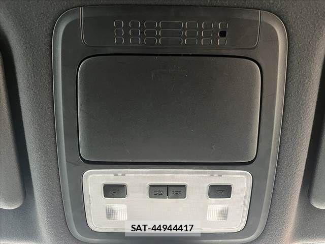 Toyota NOAH 2018-07 8884059-25