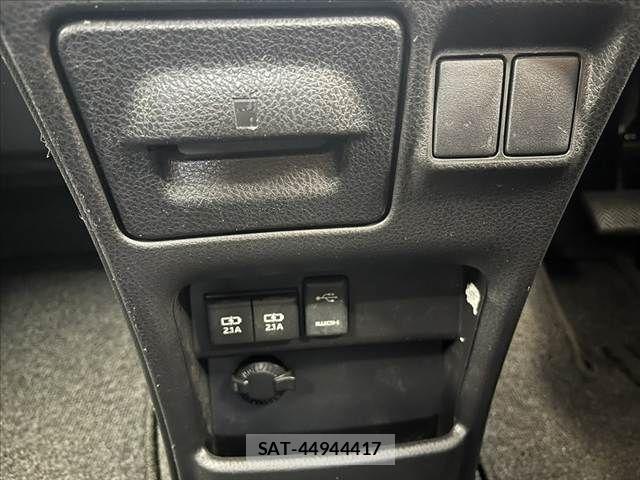 Toyota NOAH 2018-07 8884059-26