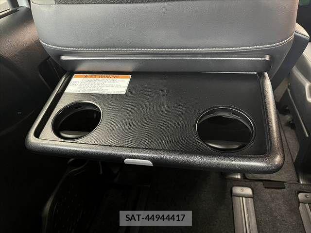 Toyota NOAH 2018-07 8884059-28