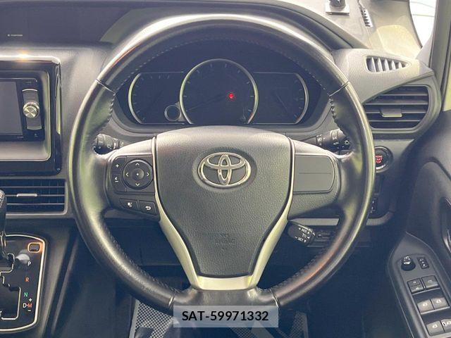 Toyota NOAH 2015-03 8884061-11