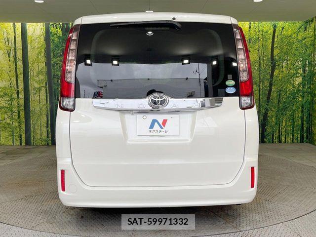 Toyota NOAH 2015-03 8884061-15