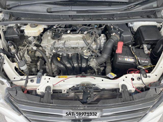 Toyota NOAH 2015-03 8884061-17