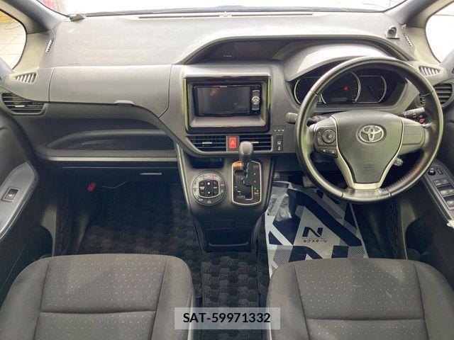 Toyota NOAH 2015-03 8884061-1