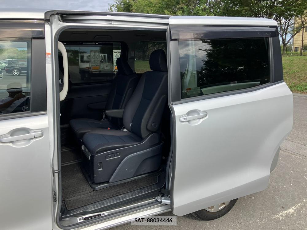 Toyota NOAH 2018 1277654-9