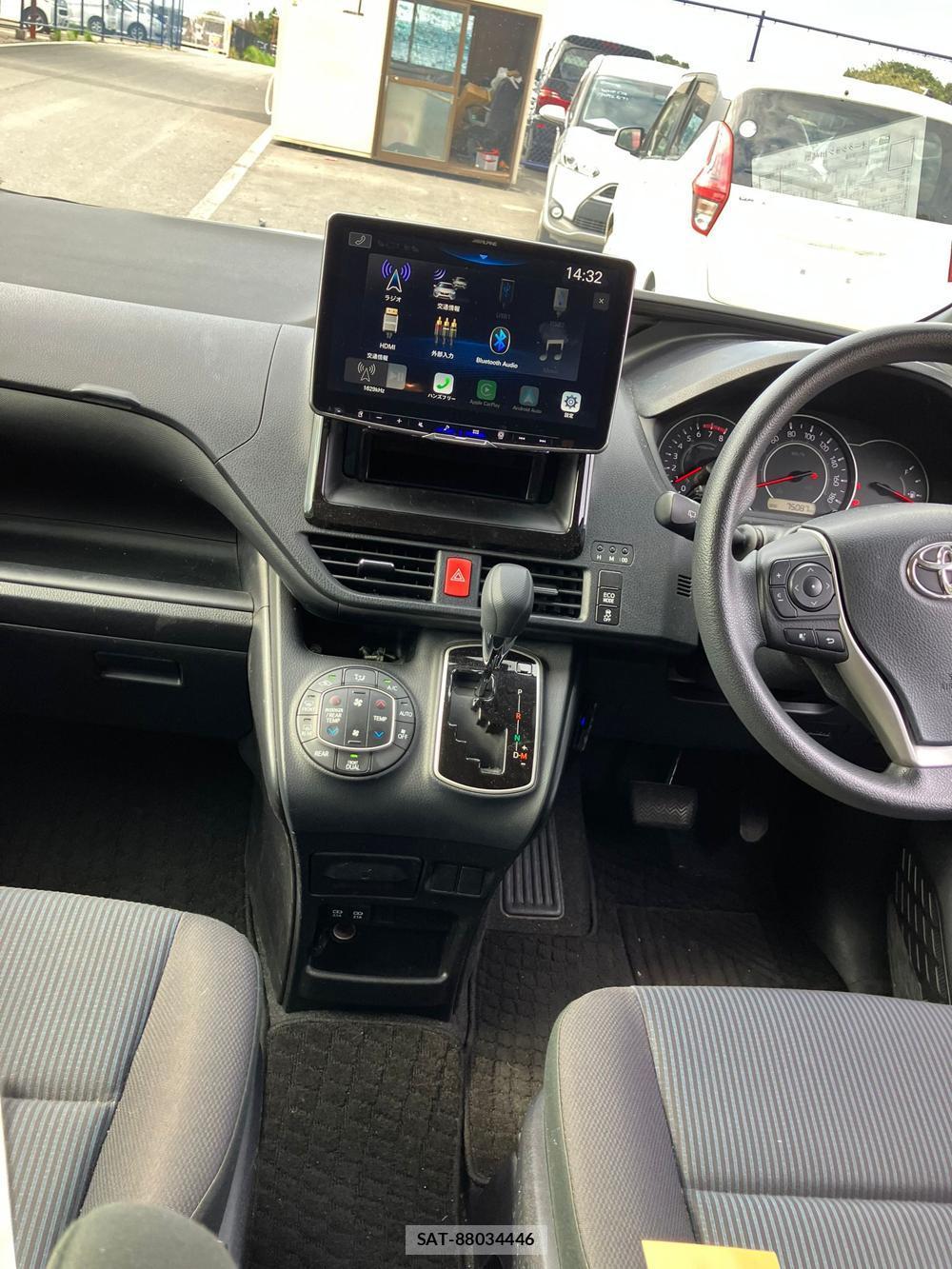 Toyota NOAH 2018 1277654-13