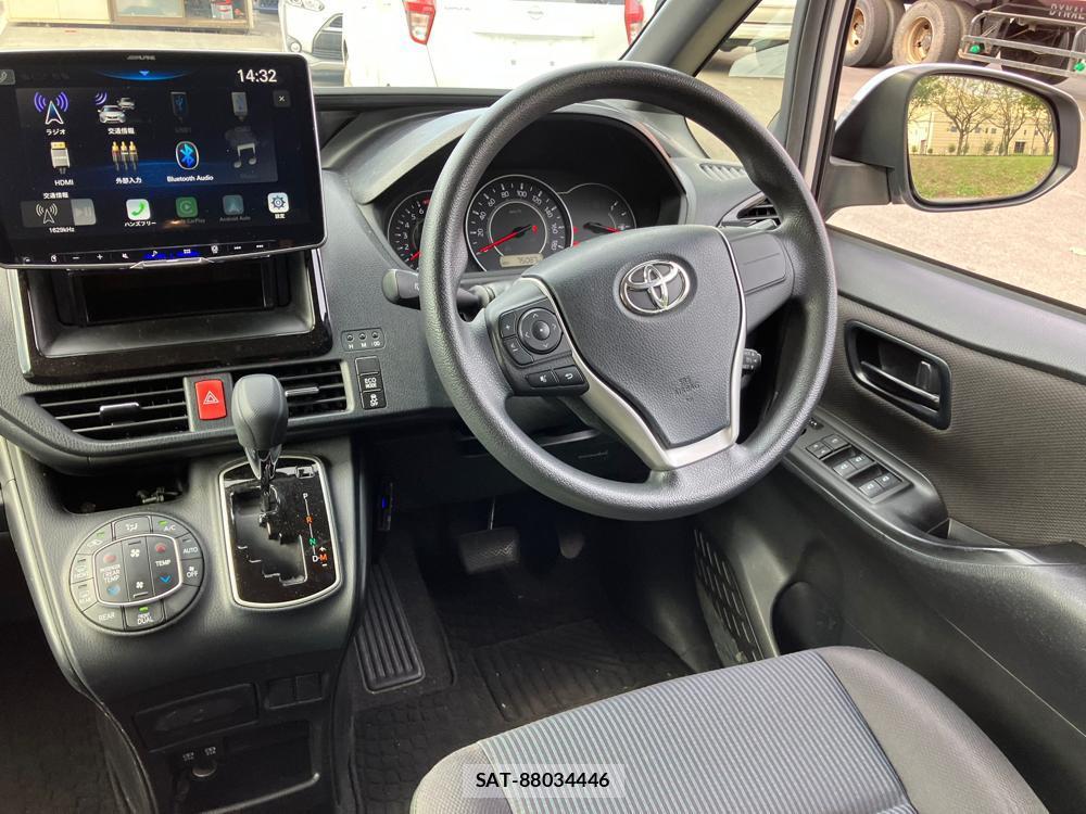 Toyota NOAH 2018 1277654-14