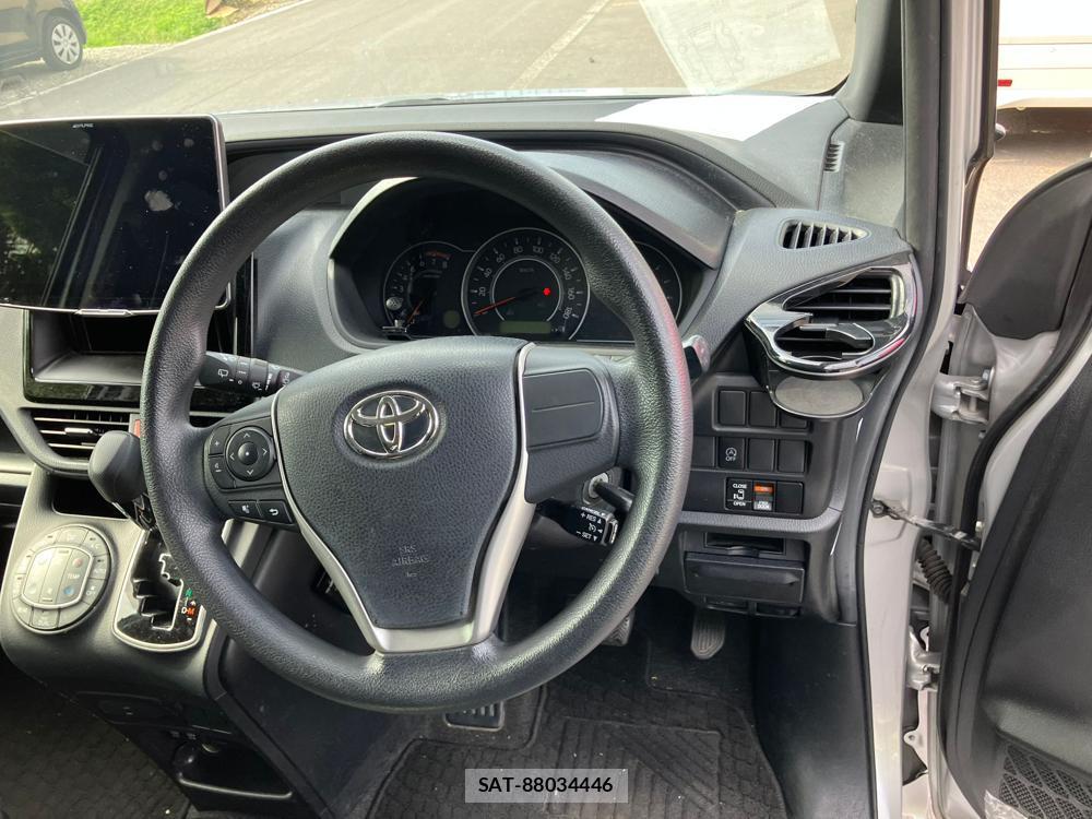 Toyota NOAH 2018 1277654-15