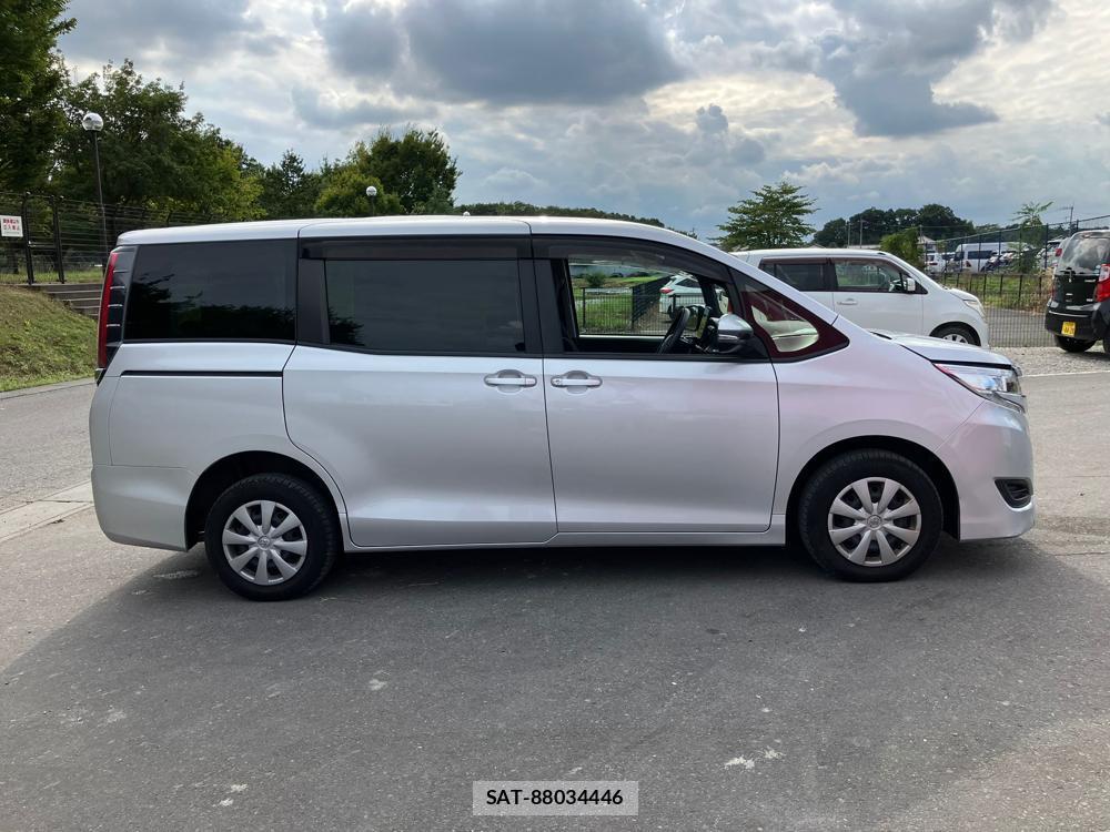 Toyota NOAH 2018 1277654-1