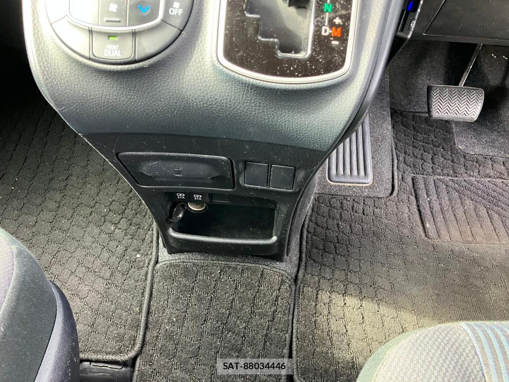 Toyota NOAH 2018 1277654-21