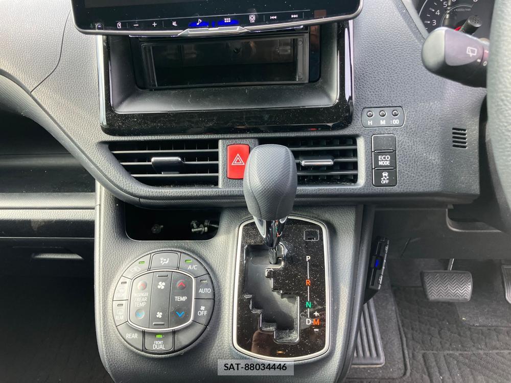 Toyota NOAH 2018 1277654-27