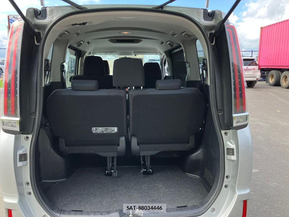 Toyota NOAH 2018 1277654-30
