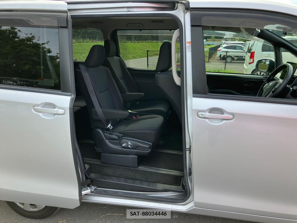 Toyota NOAH 2018 1277654-8