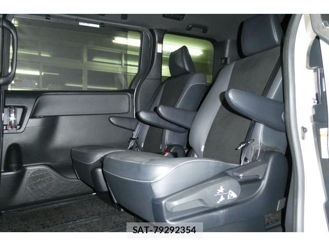 Toyota NOAH 2021-07 1413905-8