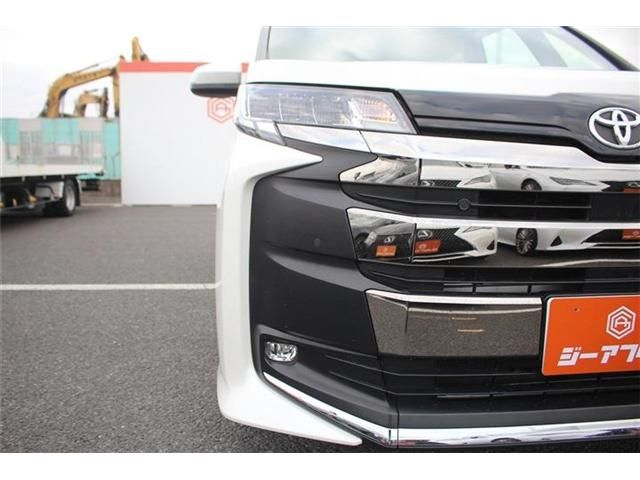 Toyota NOAH 2023-01 3678210-12