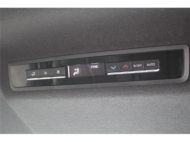 Toyota NOAH 2023-01 3678210-27